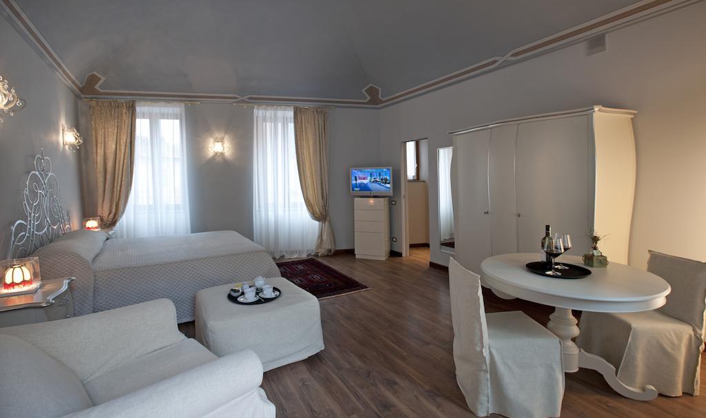 Vinoteca La Sacrestia Bed and Breakfast Alba  Kamer foto