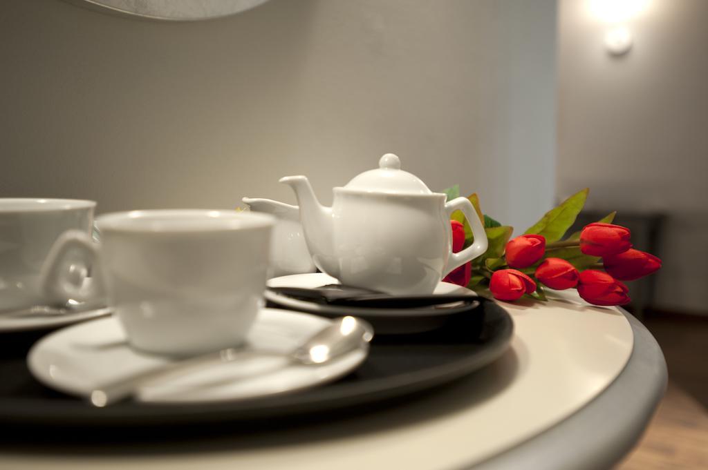 Vinoteca La Sacrestia Bed and Breakfast Alba  Kamer foto