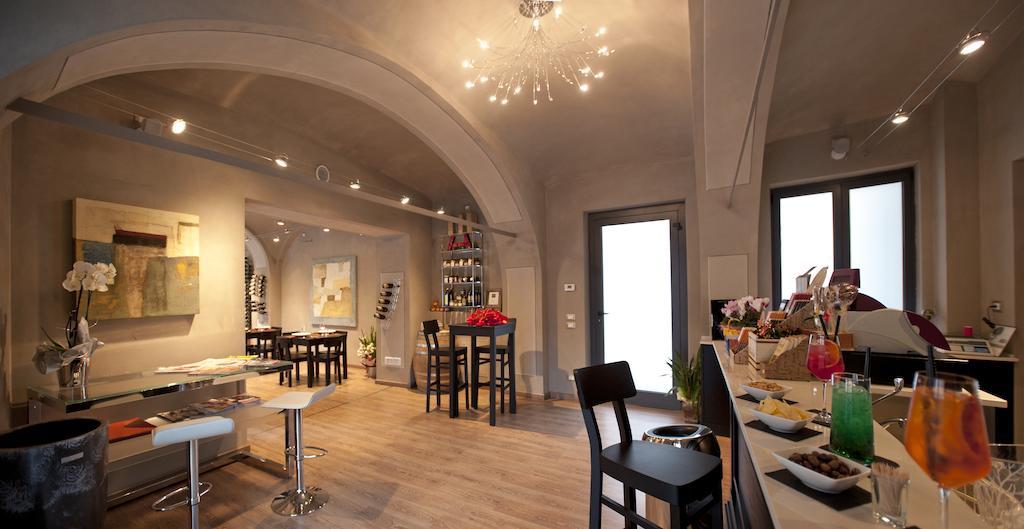 Vinoteca La Sacrestia Bed and Breakfast Alba  Buitenkant foto