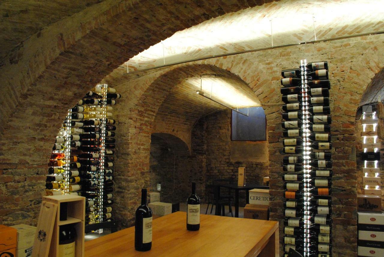 Vinoteca La Sacrestia Bed and Breakfast Alba  Buitenkant foto